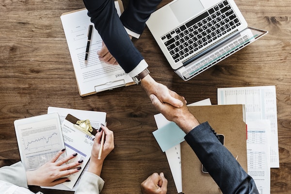 Leading financial experts
